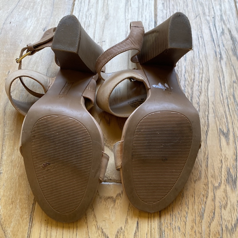 Tan Sandal block heels by Steve Madden. Size 8 M. - Picture 3 of 5